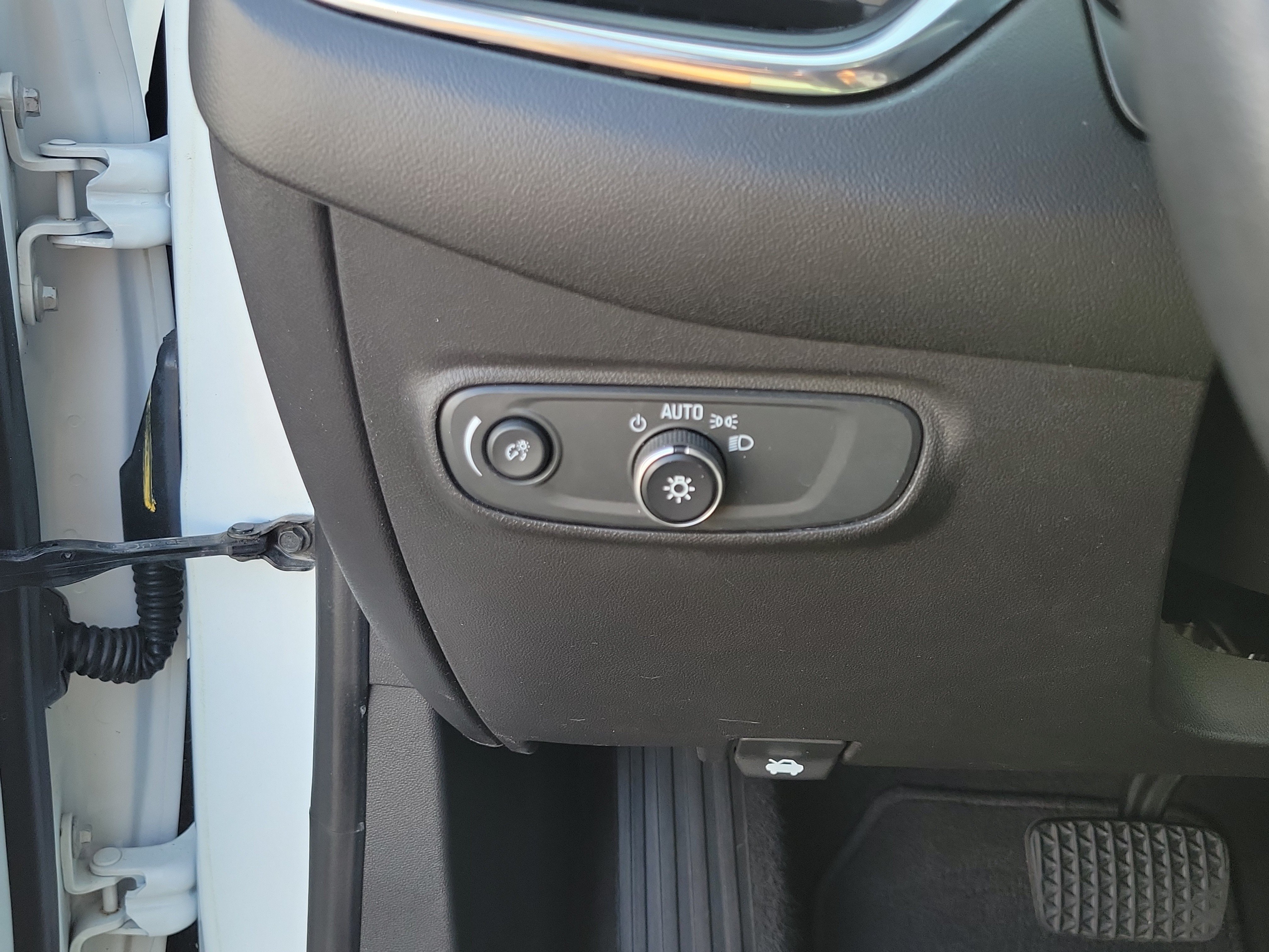 Used 2021 Summit White Chevrolet LS image 26