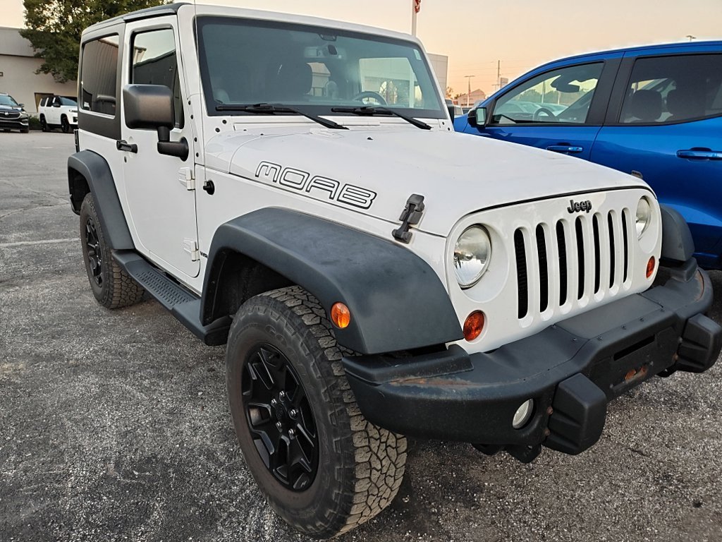 Used 2013 White Jeep Sahara image 10