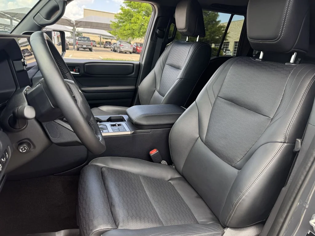 Used 2025  Toyota Base image 25