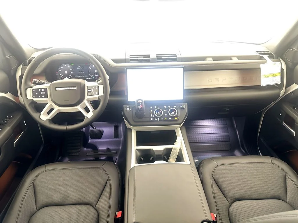 New 2026 White Land Rover X-Dynamic SE image 21
