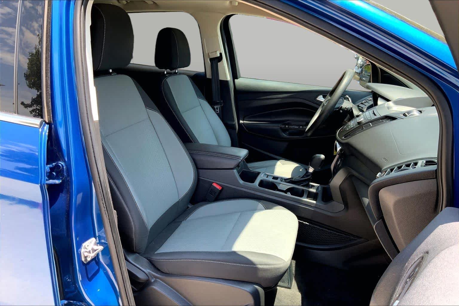 Used 2017 Lightning Blue Metallic Ford SE image 9