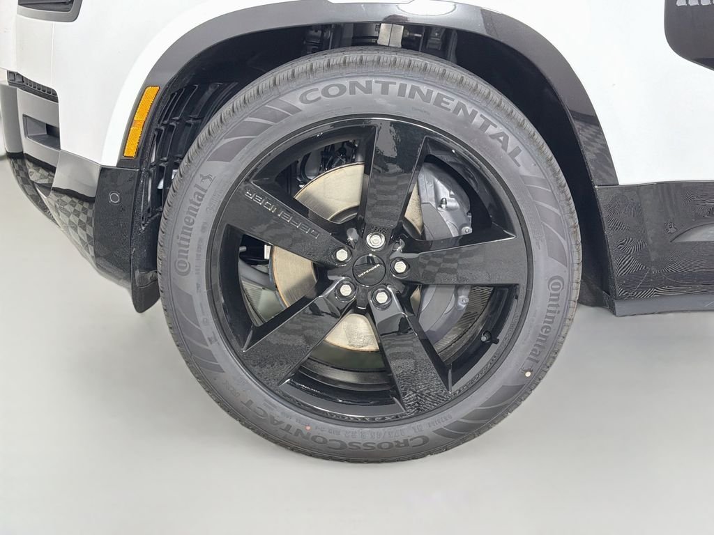 New 2026 Fuji White Land Rover X-Dynamic SE image 33