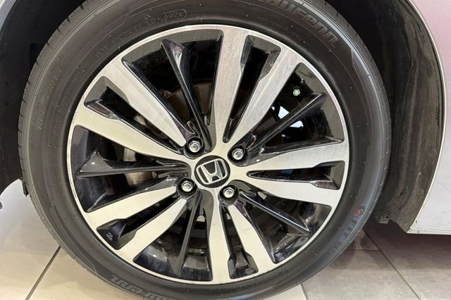 Used 2018 Lunar Silver Metallic Honda EX image 5