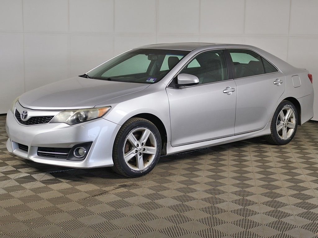 Used 2013 Silver Toyota SE image 7