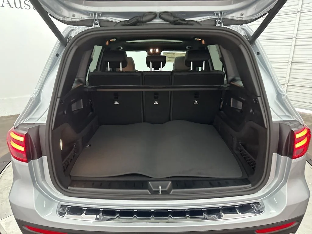 Used 2026 Silver Mercedes-Benz GLB 250 image 25
