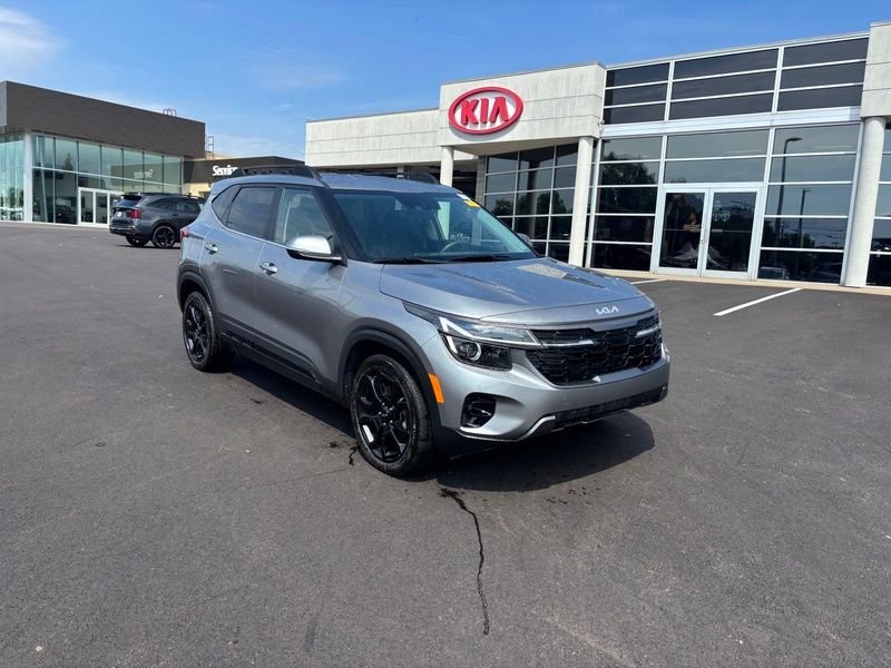 Used 2024 Gray Kia X-Line image 4