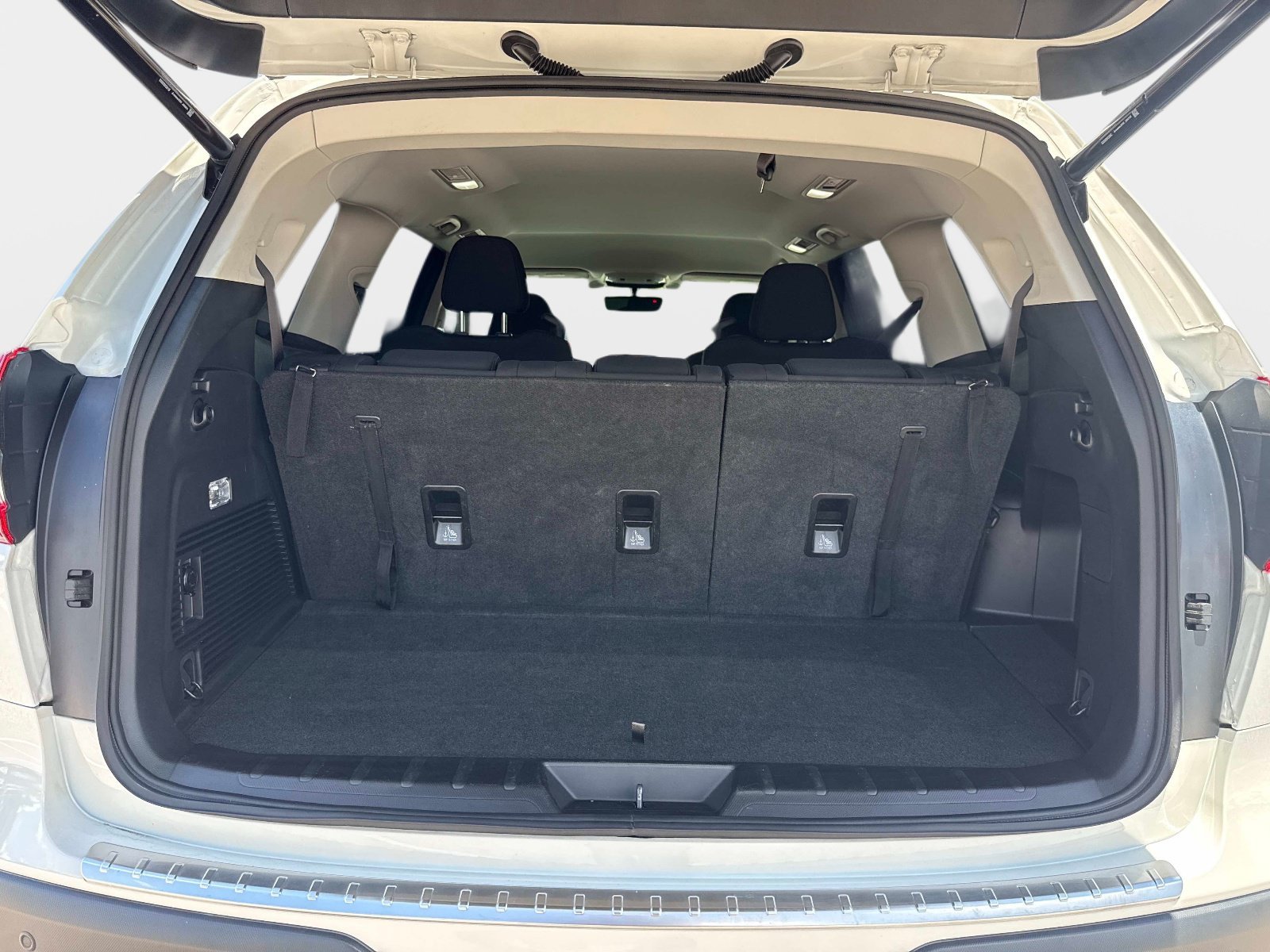 Used 2022 Crystal White Pearl Subaru Premium image 9