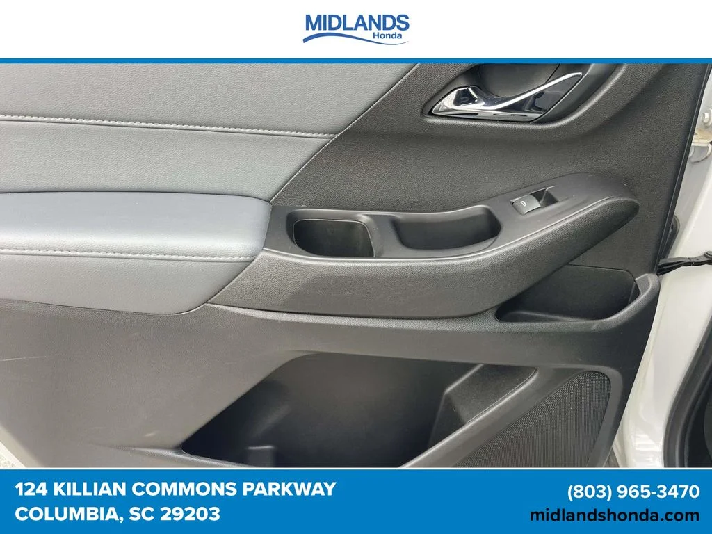 Used 2020 Pearl Chevrolet LT image 14