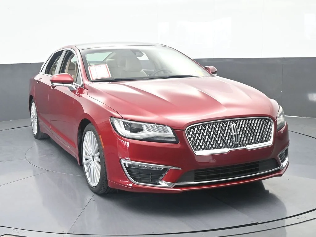 Used 2017 Ruby Red Metallic Lincoln Reserve image 9