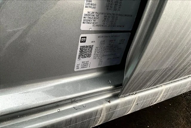 New 2026 Sterling Metallic GMC Elevation image 8