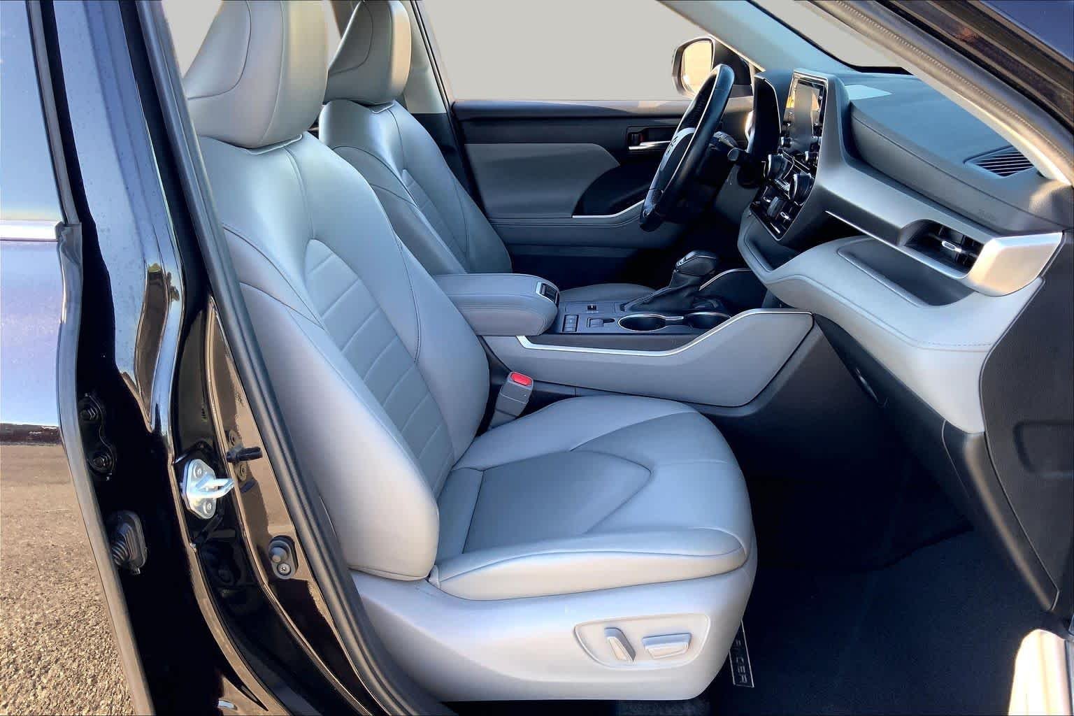 Used 2022 Opulent Amber Toyota XLE image 16