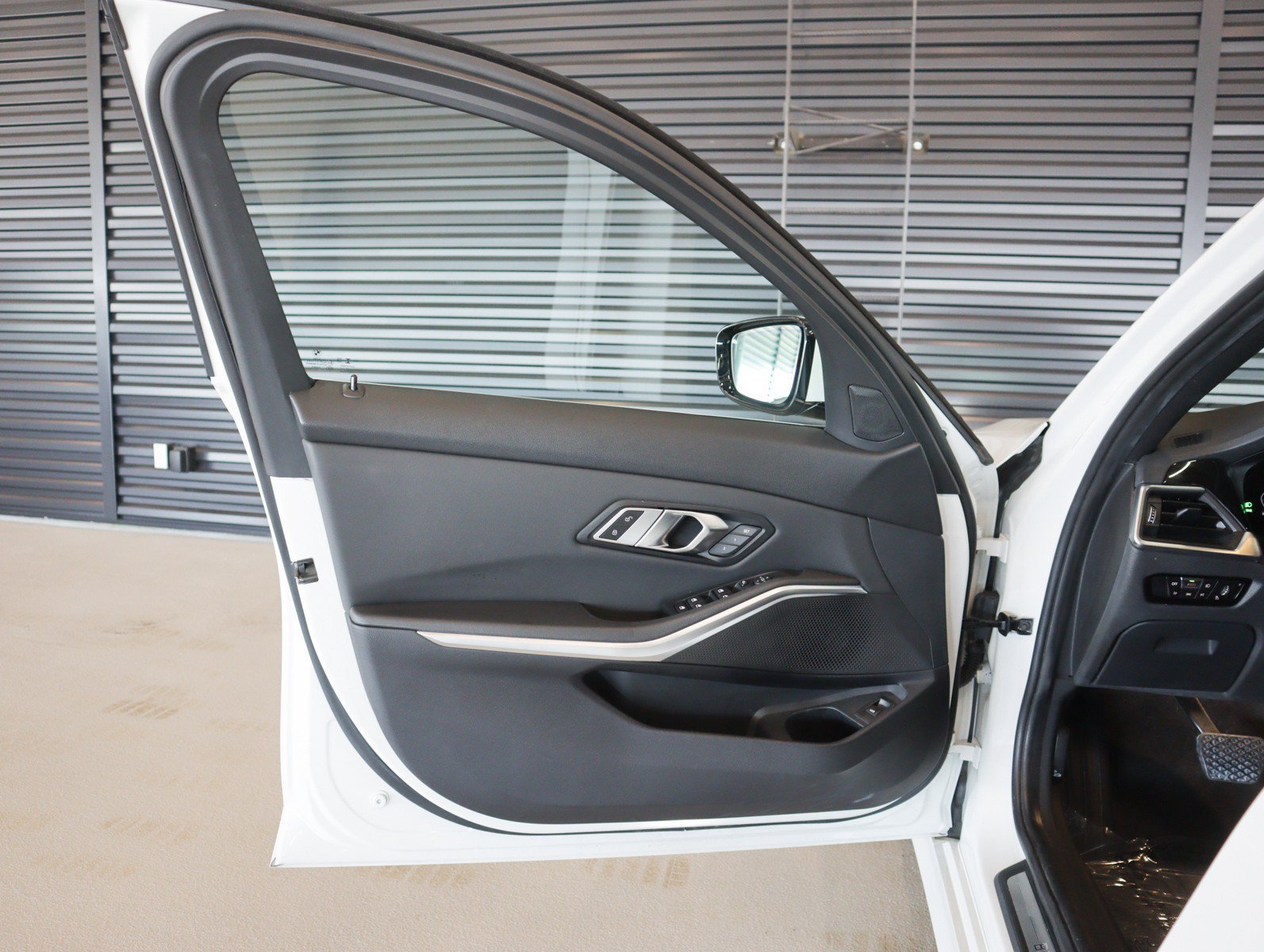 Used 2019 Alpine White BMW 330i image 22