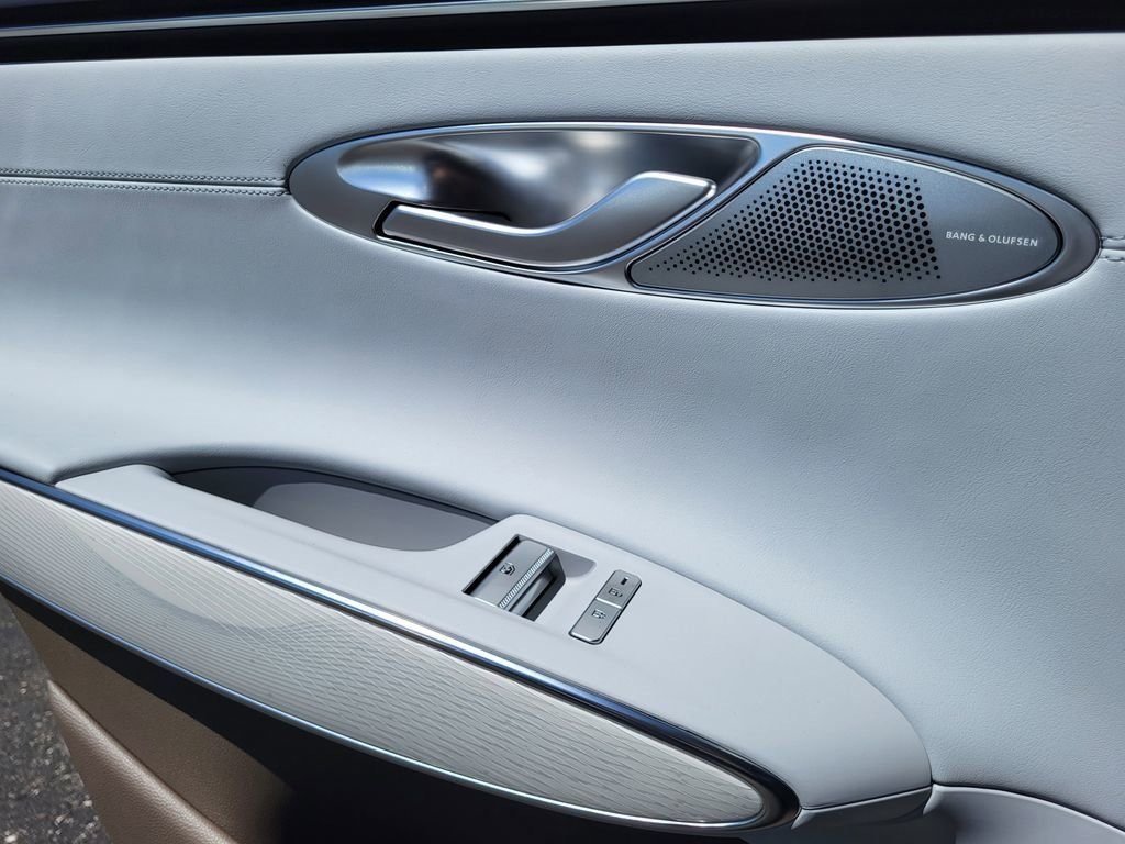 New 2026 Silver Genesis 2.5T ADVANCED image 12