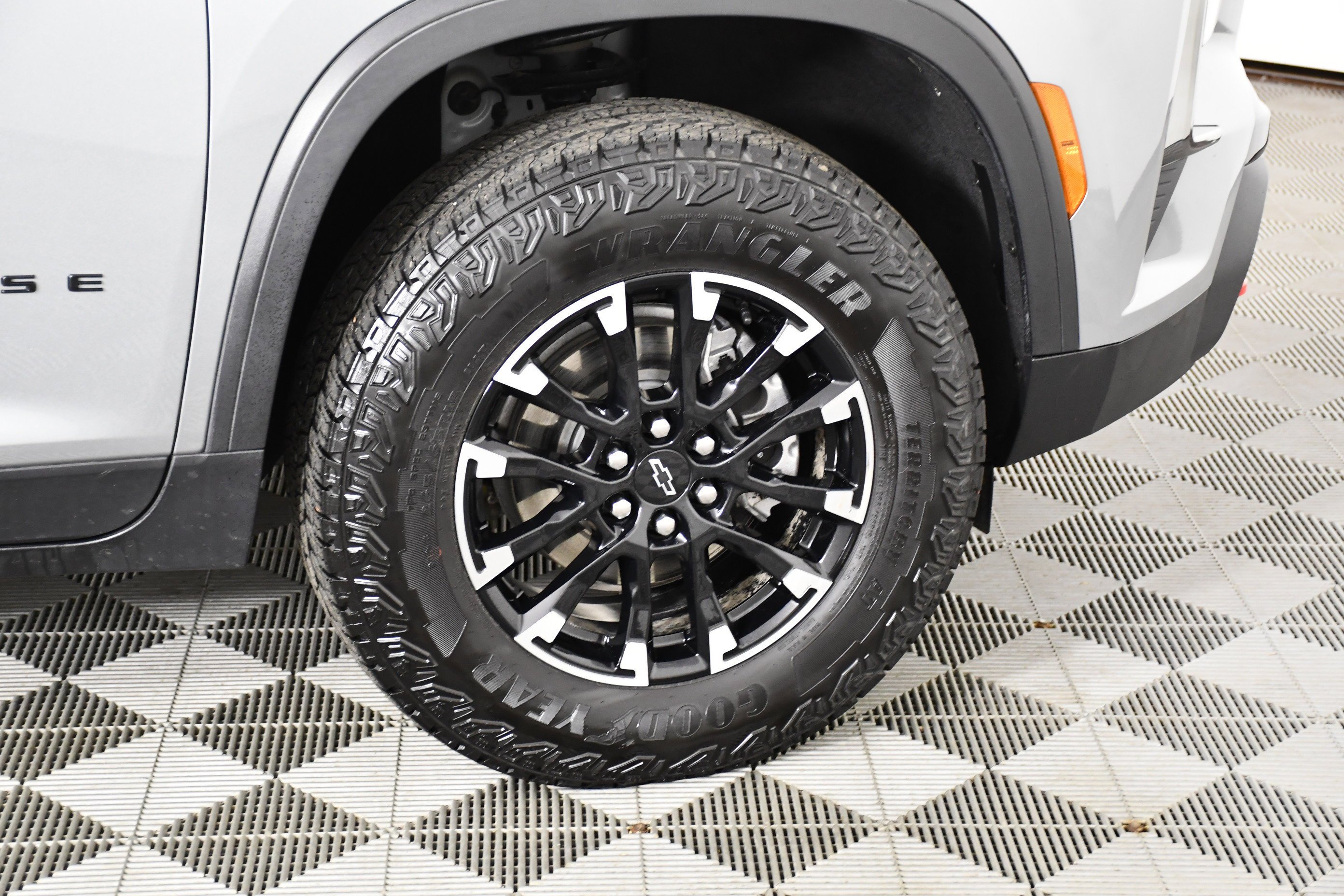 Used 2025 Sterling Gray Metallic Chevrolet AWD Z71 image 52