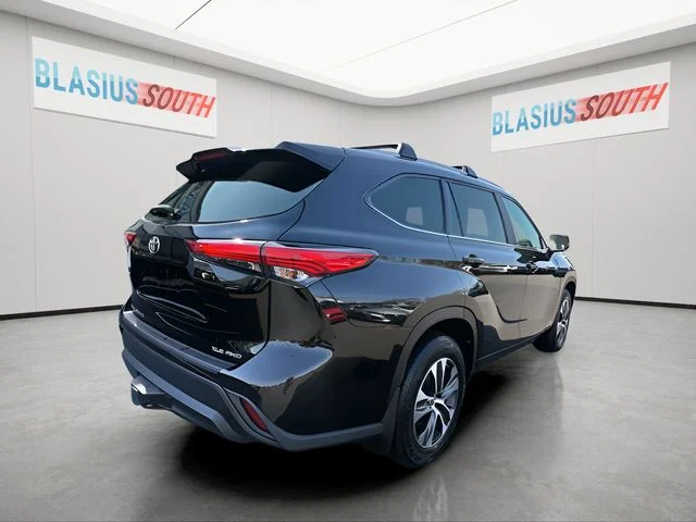 Used 2023 Black Toyota XLE image 3