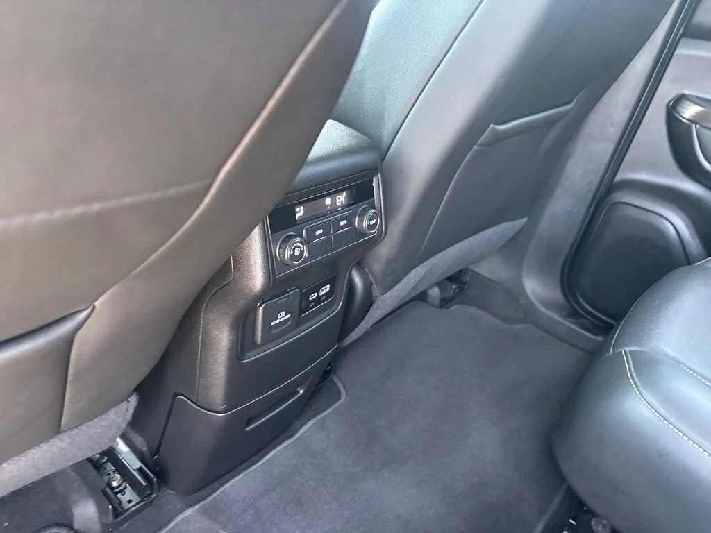Used 2023 White GMC SLT image 28