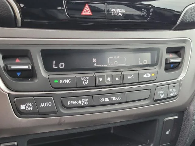 Used 2023  Honda EX-L image 30