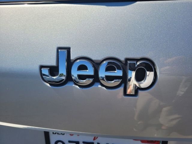 Used 2021 Silver Jeep Limited image 10