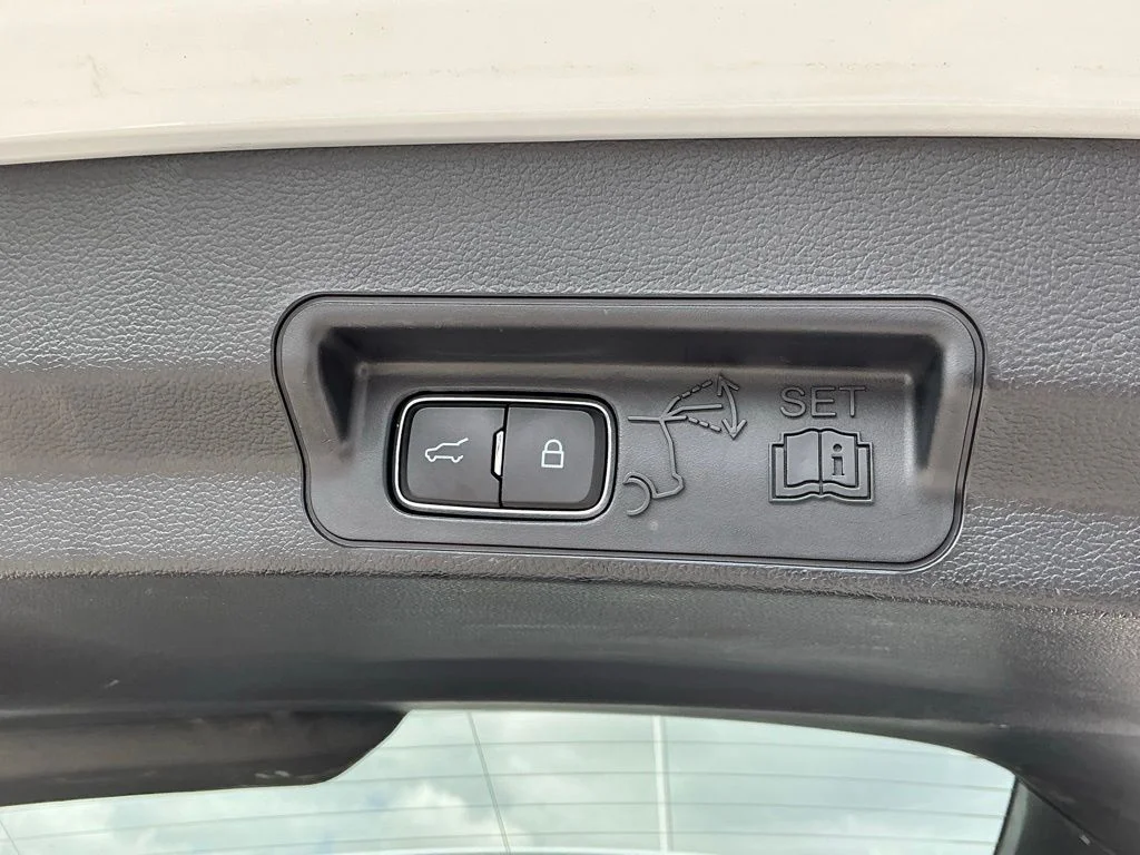 Used 2023 White Ford XLT image 21