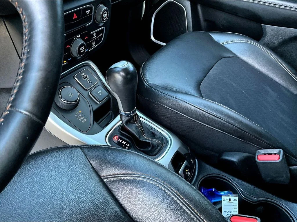 Used 2019 Crystal Metallic Jeep Latitude image 18