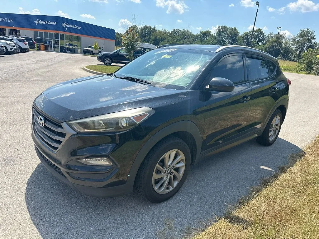 Used 2016 Gray Hyundai SE image 3