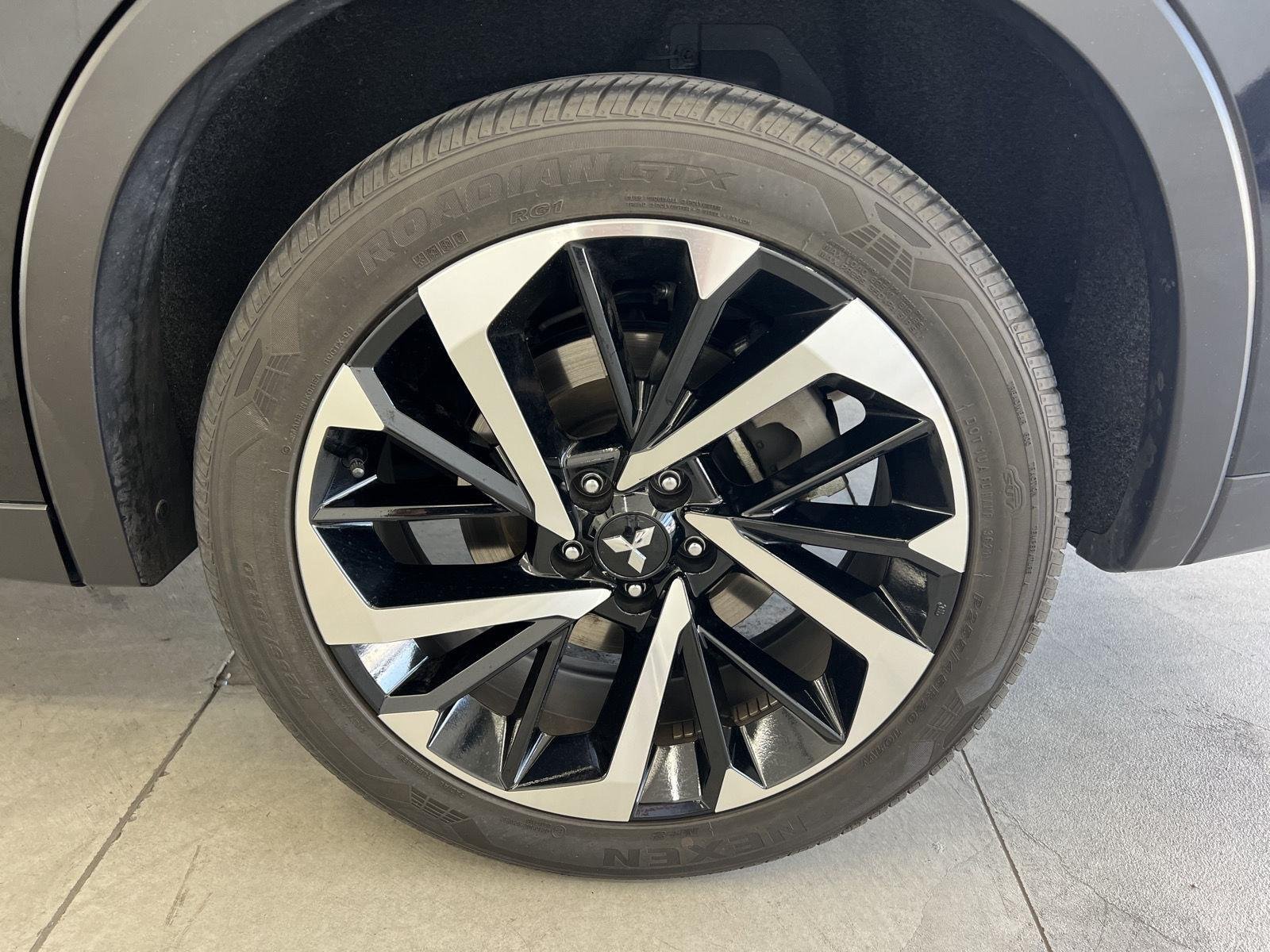 2022 Mitsubishi Outlander ES - Photo 10