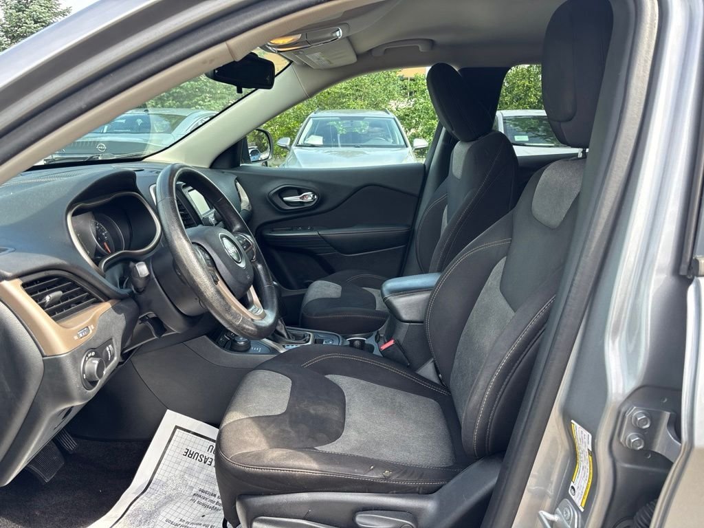 Used 2016 Silver Jeep Sport image 17