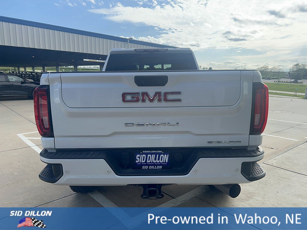Used 2021 White Frost Tricoat GMC Denali image 4
