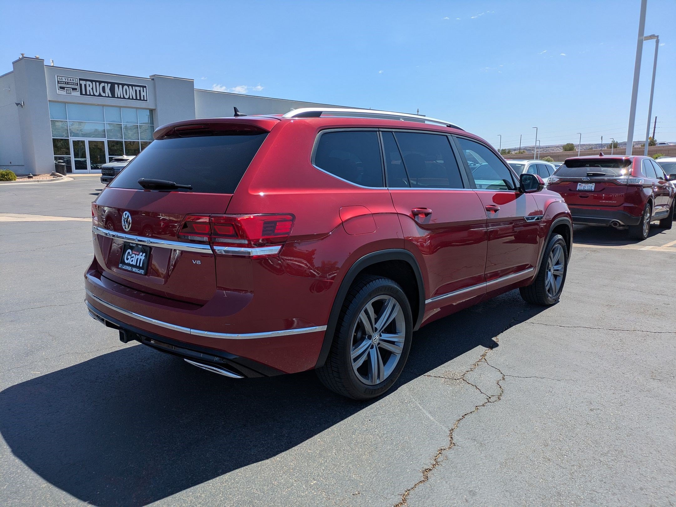 Used 2019 Fortana Red Metallic Volkswagen 3.6L V6 SE w/Technology R-Line image 3