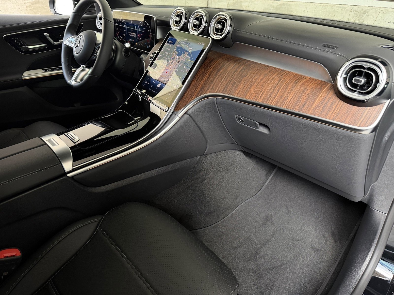 New 2026 Black Mercedes-Benz GLC 300 image 39