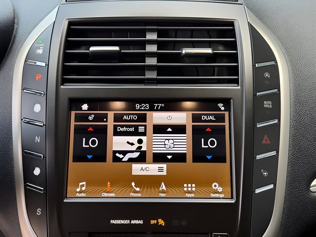 Used 2019 White Lincoln Reserve image 18