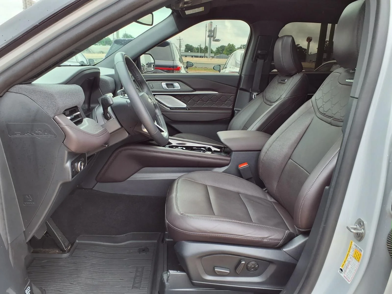 Used 2025 White Ford Platinum image 18