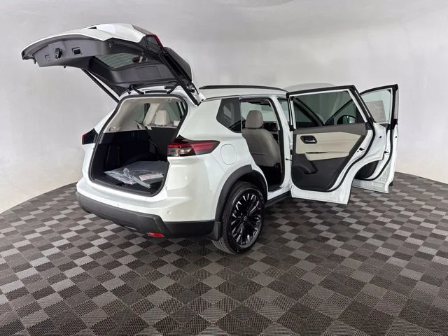 New 2026 Everest White Pearl TriCoat Nissan Dark Armor™ image 14