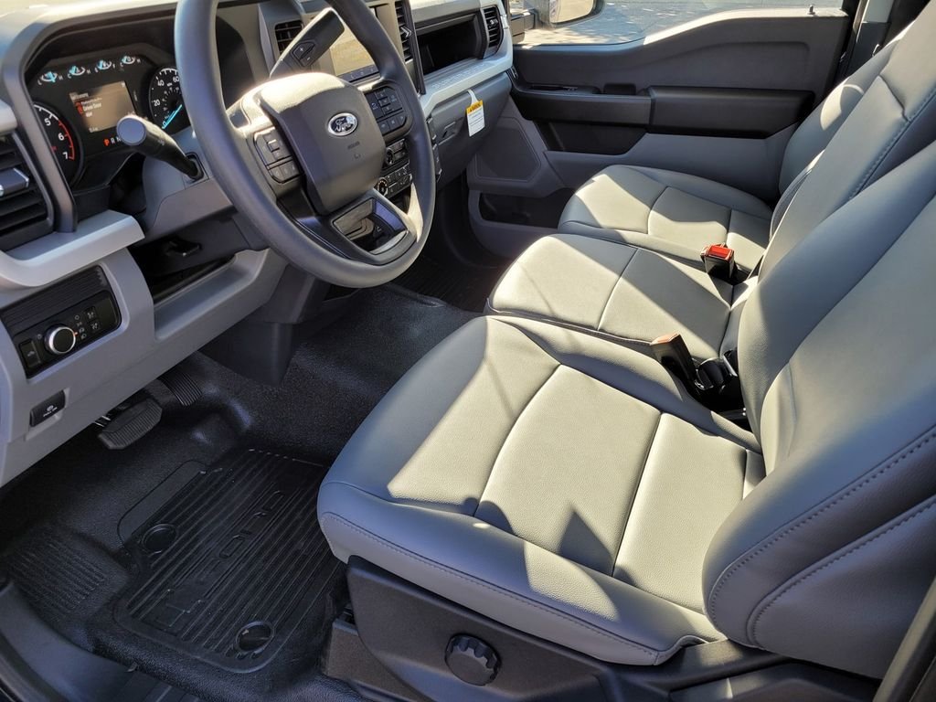 2026 Ford F-350 Super Duty XL - Photo 6