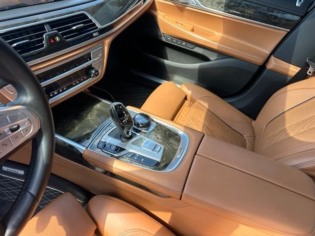 Used 2022 Gray BMW 750i xDrive image 16