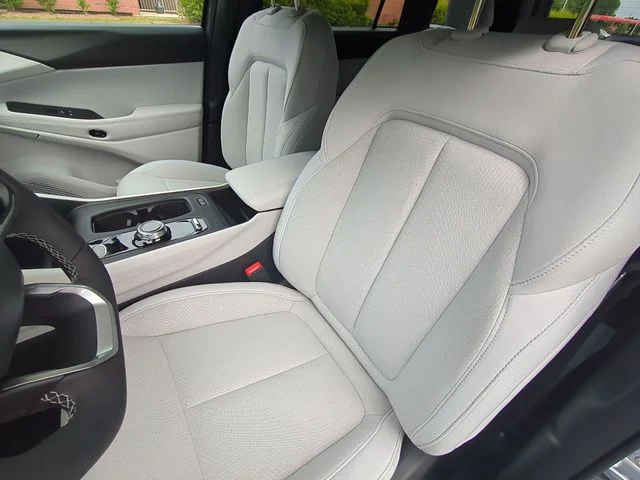 New 2026 Sting-Gray Clear-Coat Exterior Paint Jeep Laredo image 27