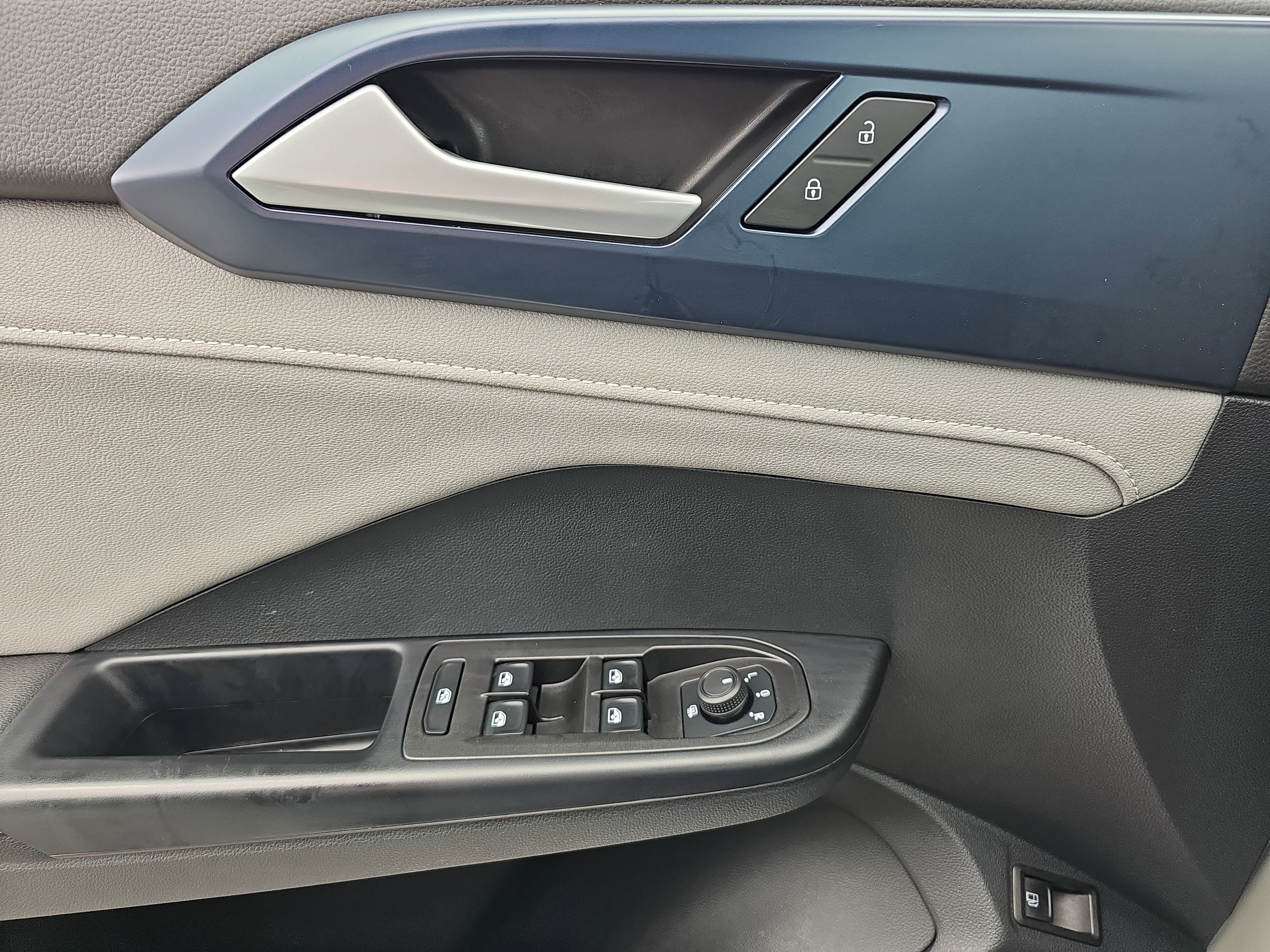 2024 Volkswagen Taos SE - Photo 28
