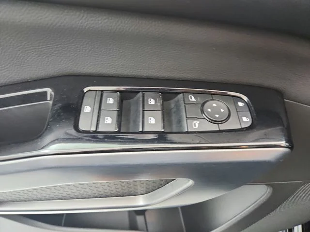 Used 2025 Black Nissan SL image 33