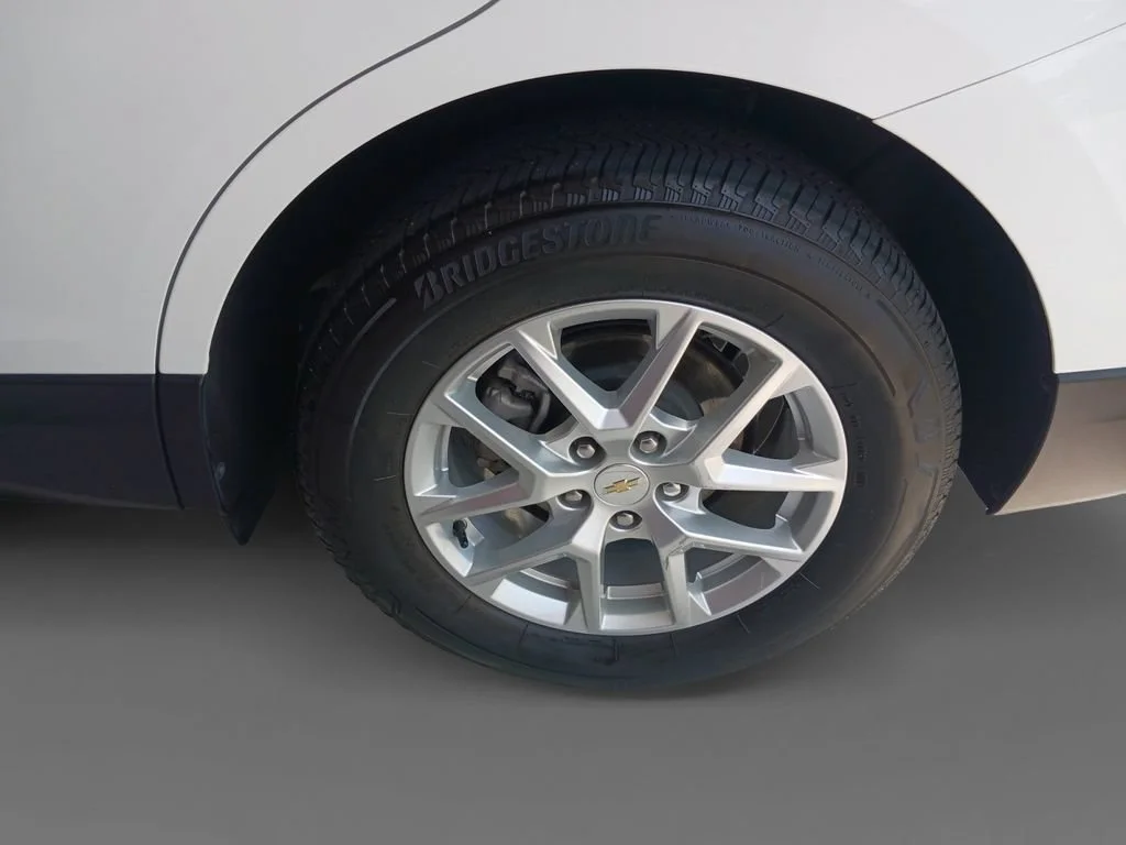 Used 2024 Summit White Chevrolet LT image 8