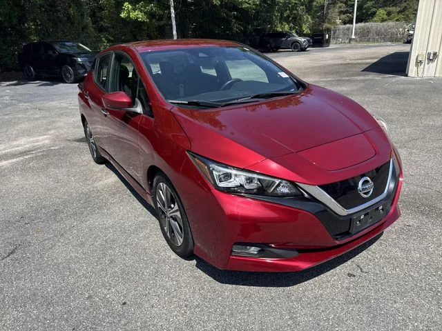 Used 2018 Red Nissan SV image 3
