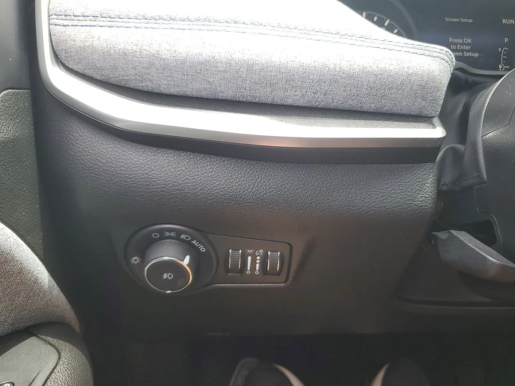 Certified Used 2022 Black Jeep Latitude image 22