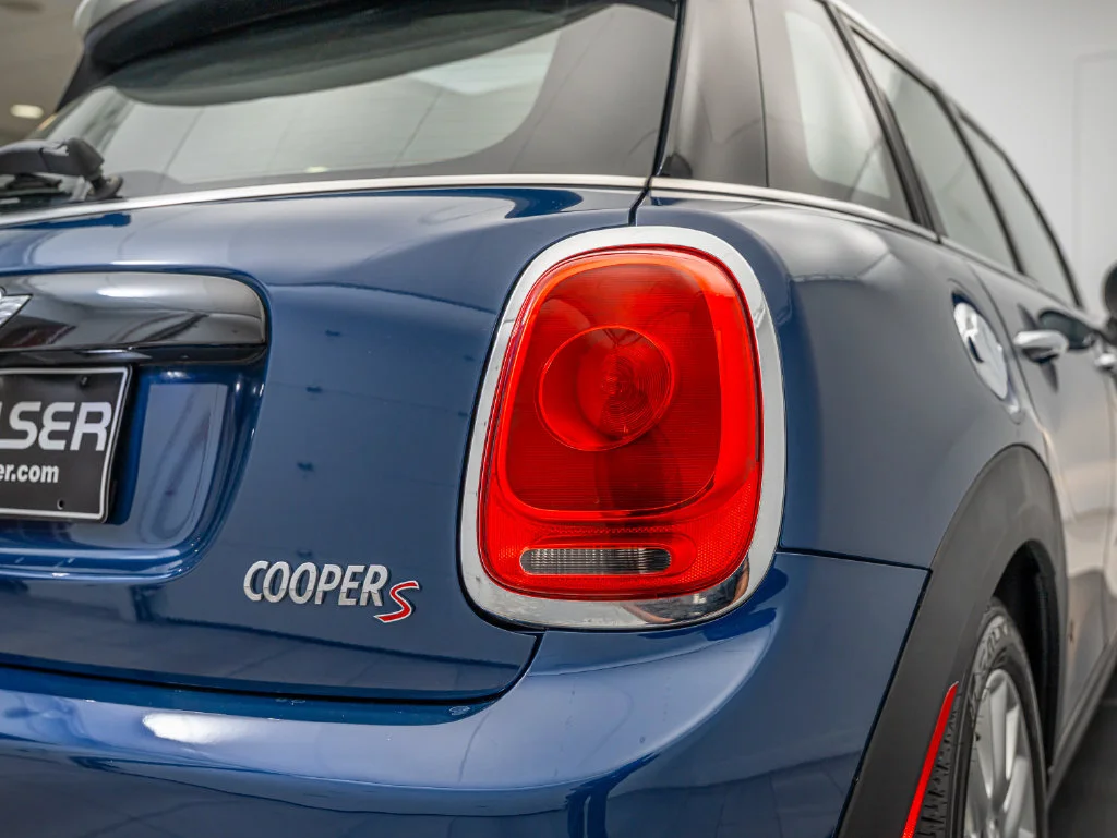 Used 2016 Deep Blue Metallic MINI  image 14