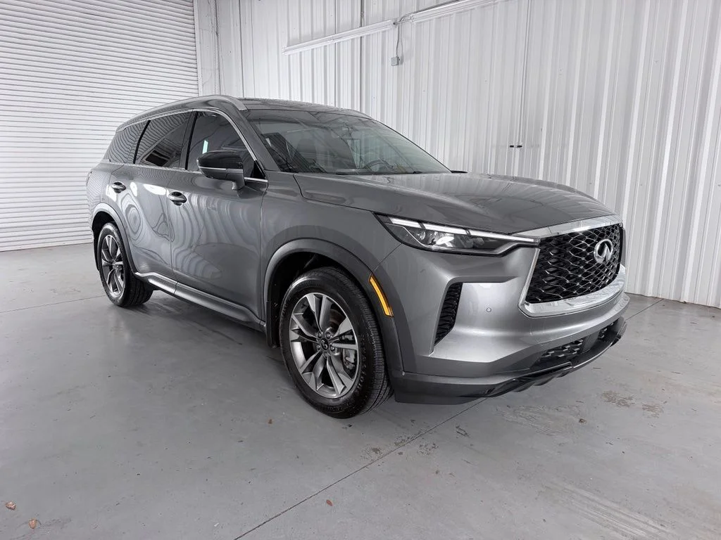 Certified Used 2023 Gray INFINITI LUXE image 3