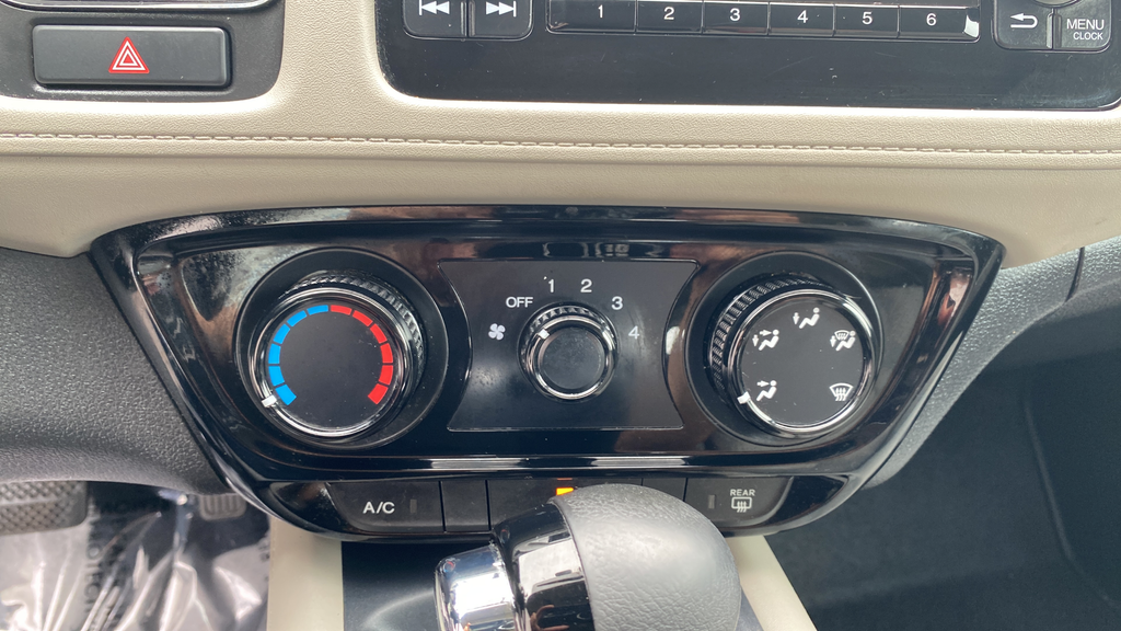 Used 2022 Silver Honda LX image 17