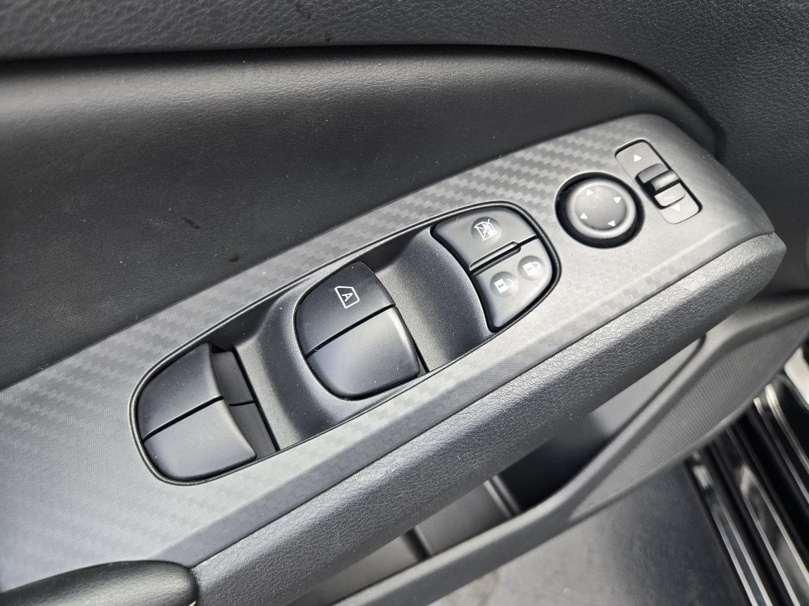 Used 2025 Super Black Nissan SV image 14