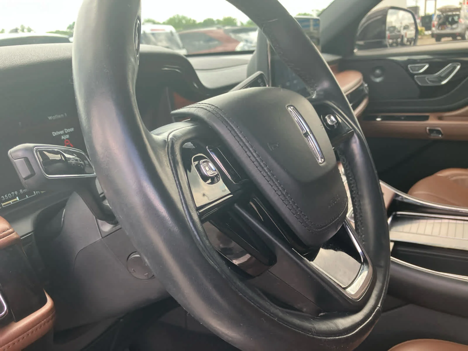 Used 2020 Infinite Black Metallic Lincoln Reserve image 9
