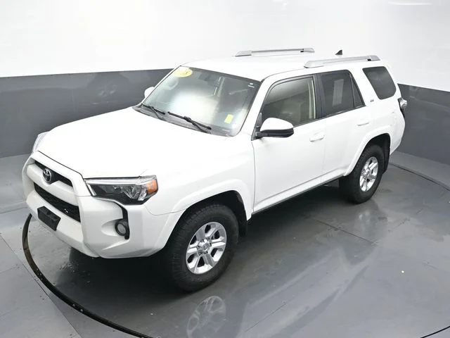 Used 2018 White Toyota SR5 image 43