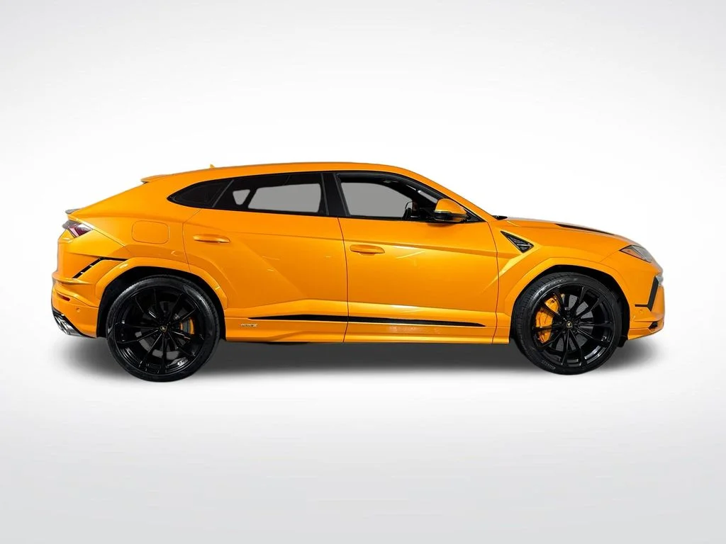 Used 2024 Black Lamborghini S image 6
