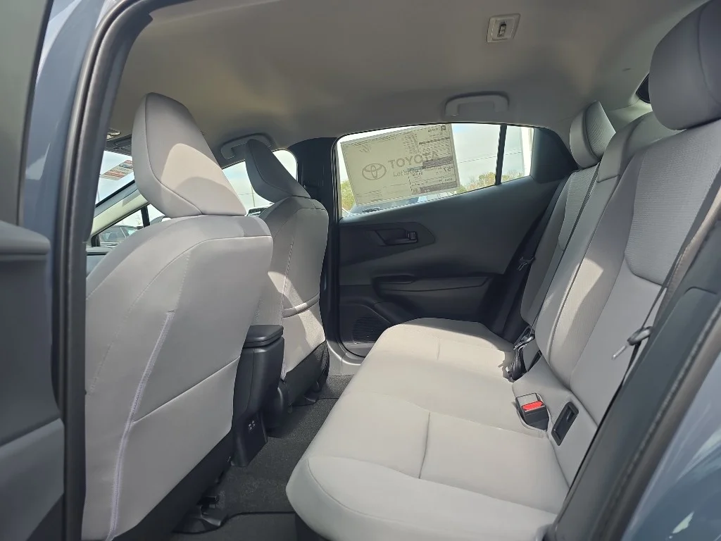 2026 Toyota Prius LE - Photo 8