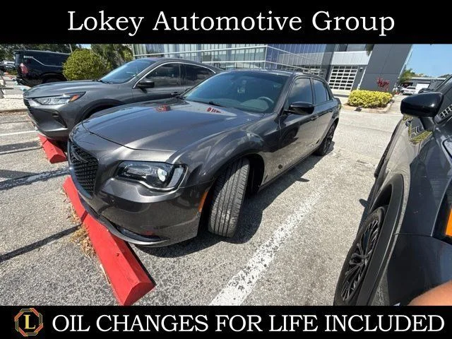 2023 Chrysler 300 Touring's photo